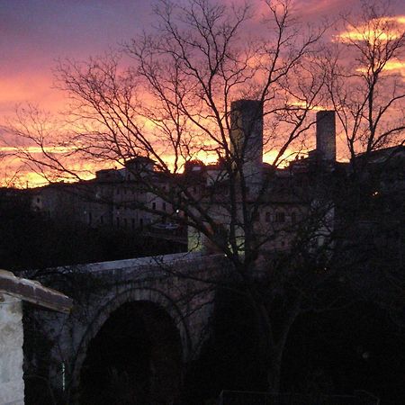 アスコリ・ピチェーノ Antico Borgo Piceno Bed & Breakfast エクステリア 写真