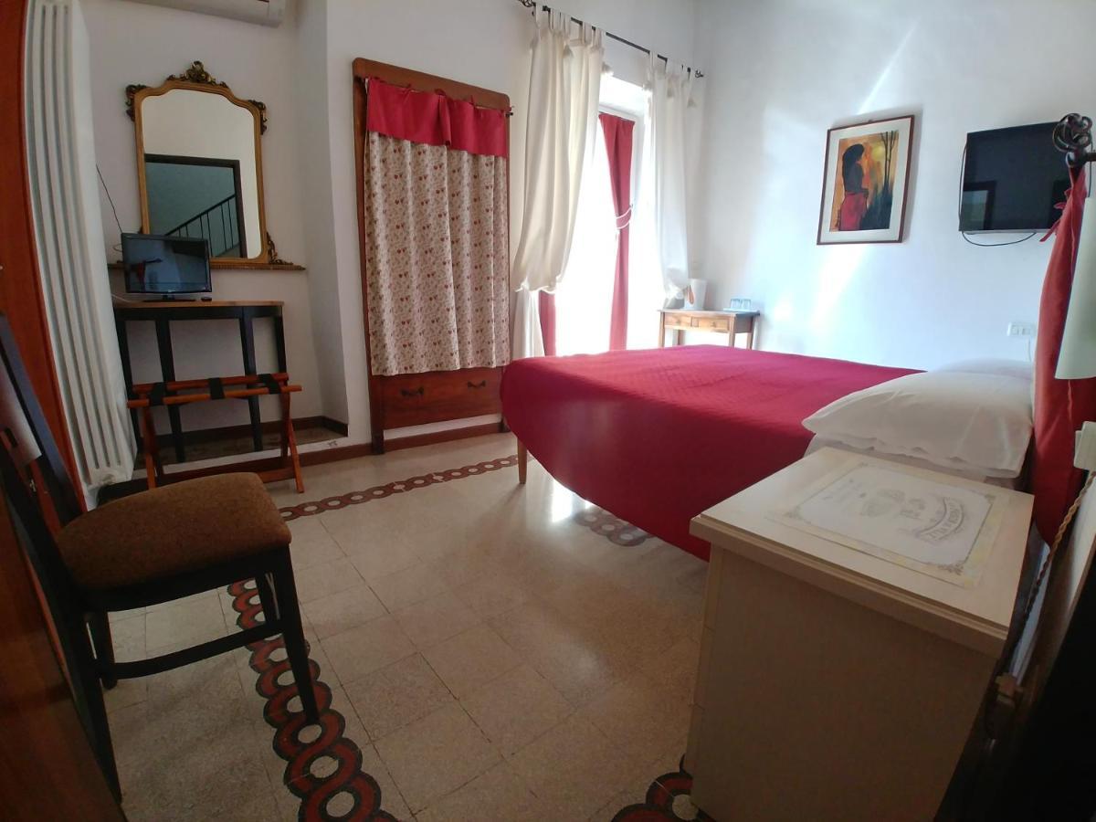 アスコリ・ピチェーノ Antico Borgo Piceno Bed & Breakfast エクステリア 写真