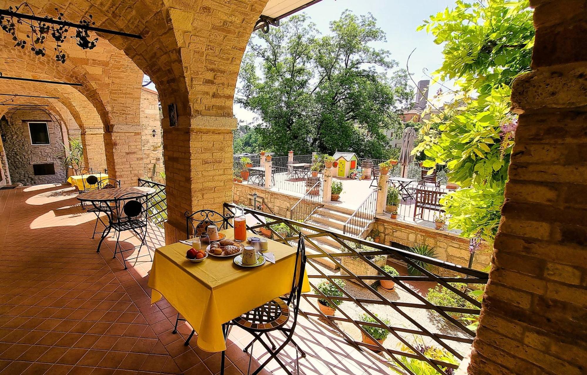 アスコリ・ピチェーノ Antico Borgo Piceno Bed & Breakfast エクステリア 写真